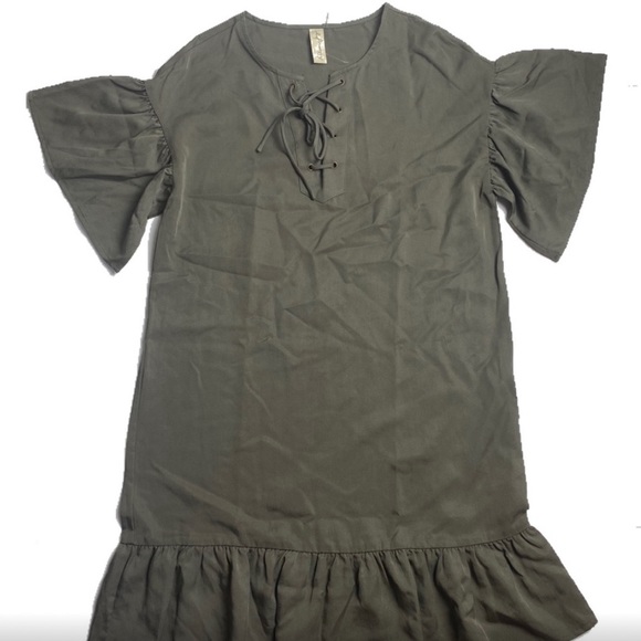 Evereve Dresses & Skirts - Evereve Allison Joy Lace-Up Ruffle Tunic Dress Sz. M EUC